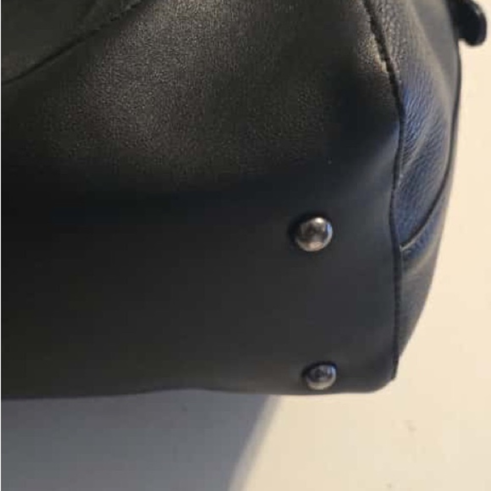 Sondra Roberts Black Leather Tote Bag - Picture 6 of 16